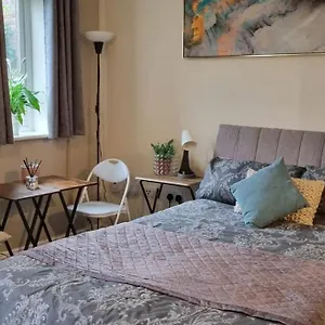 apt-studio-with-free-street-parking-in.brighton-hotels-england.com/