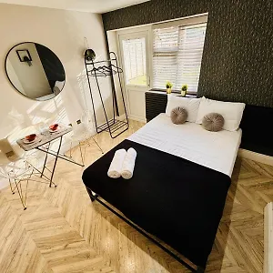 heathrow-airport-studios.brighton-hotels-england.com/
